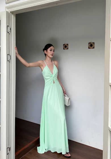 French A Line Spaghetti Straps V Neck Backless Pleated Seaside Vacation Dress Women Summer Long Dress D1859