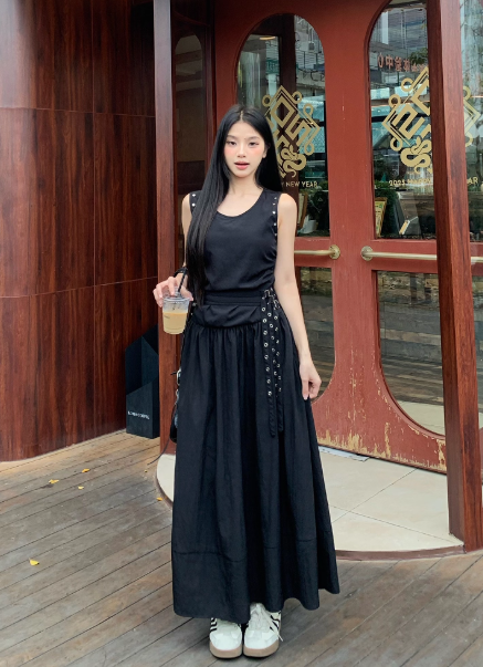 Fashion Crew Neck Pleated Long Women Dress Summer Date Dress with Studded Belt  D1913