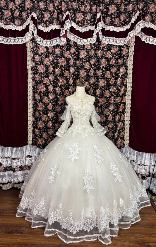 Elegant Sweetheart Neckline Embroidered Lace Pleated Wedding Dress Quinceanera Dress Prom Dress Ball Gown D2081