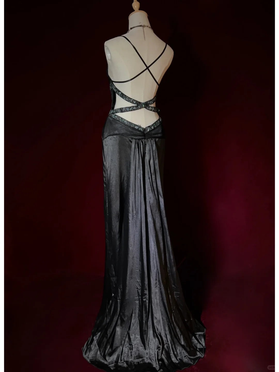 Superbe robe de bal à bretelles spaghetti et dos nu, robe de soirée, robe de gala, robe de dîner d'affaires D2449