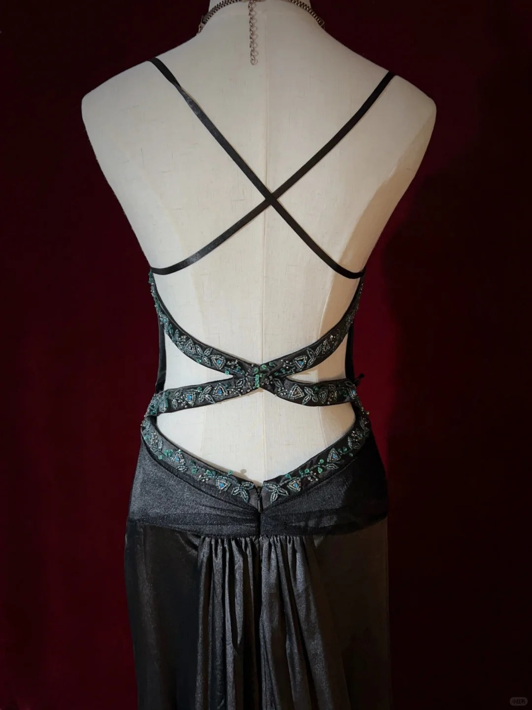 Superbe robe de bal à bretelles spaghetti et dos nu, robe de soirée, robe de gala, robe de dîner d'affaires D2449