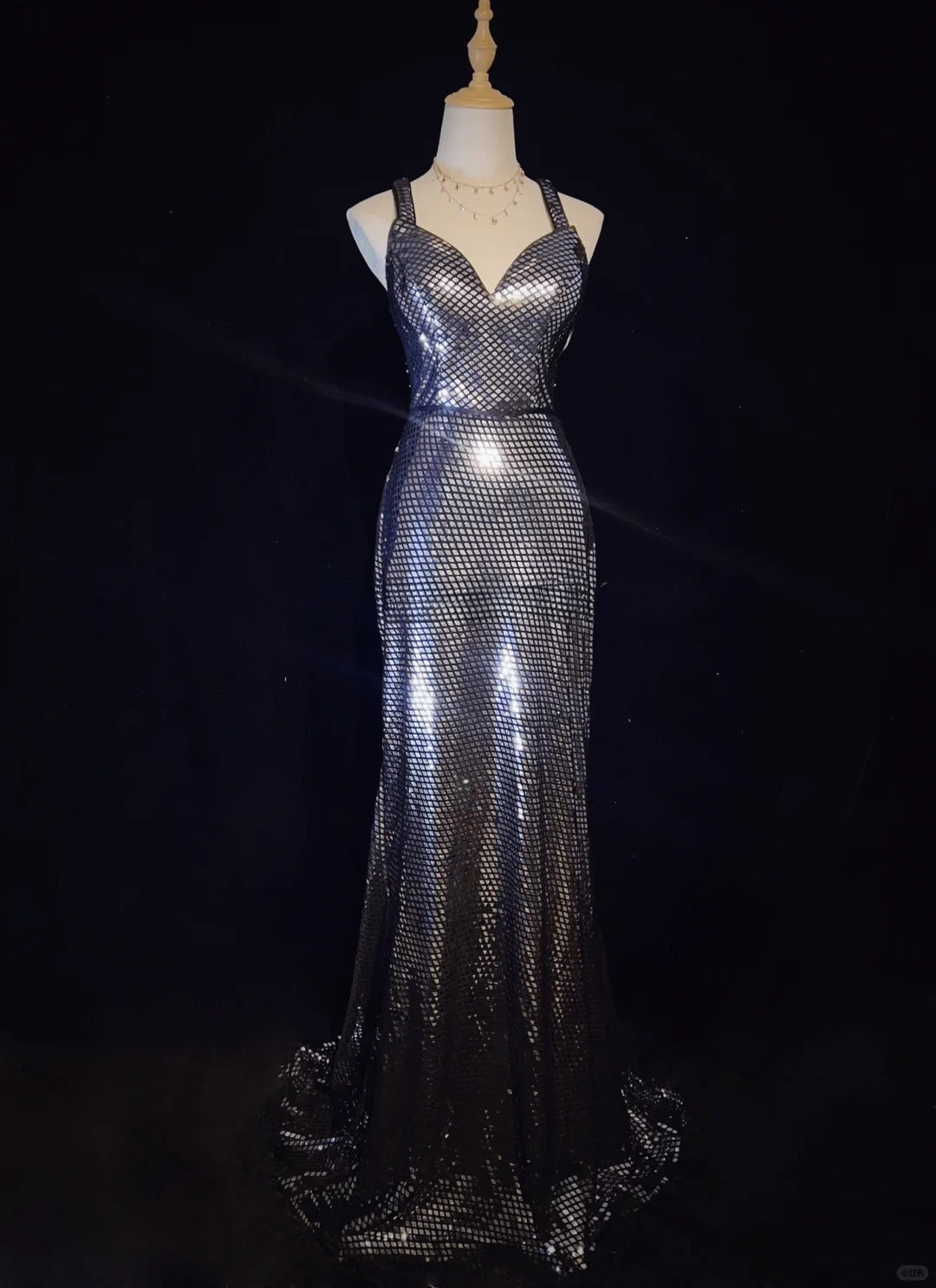 Robe de bal brillante à bretelles spaghetti et dos nu, robe de soirée de gala D2521