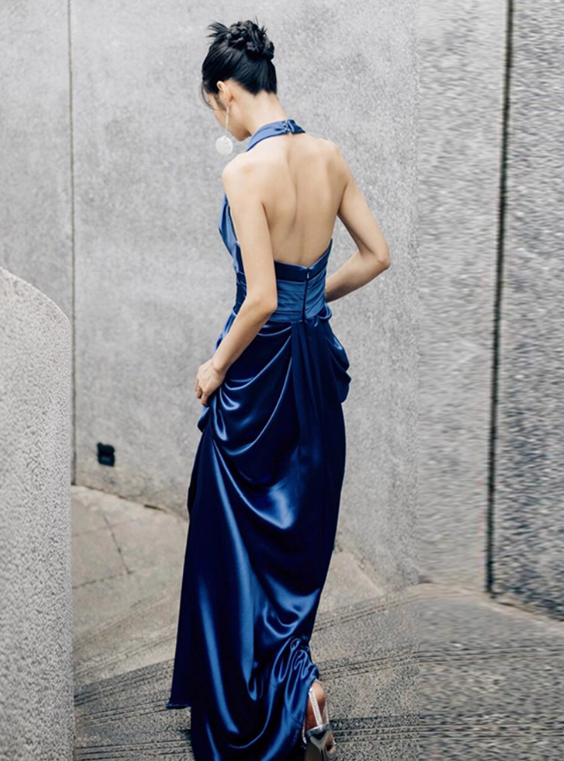 Elegantes Ballkleid Neckholder Plissee Ballkleid Abendkleid Galakleid D2529