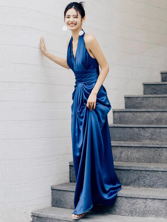 Elegantes Ballkleid Neckholder Plissee Ballkleid Abendkleid Galakleid D2529