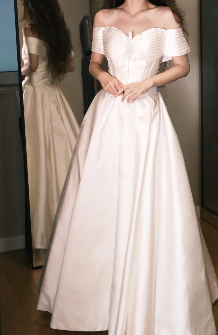 Jolie robe de bal trapèze à épaules dénudées et plissée, robe de soirée, robe de gala D2549