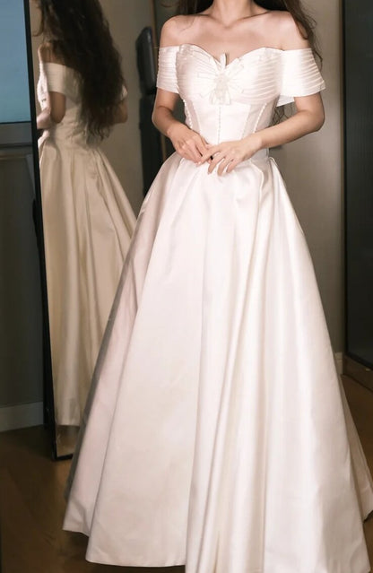 Jolie robe de bal trapèze à épaules dénudées et plissée, robe de soirée, robe de gala D2549