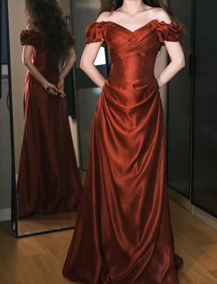 Jolie robe de bal rouge vin, col en V, plissée, robe de soirée, robe de gala D2555