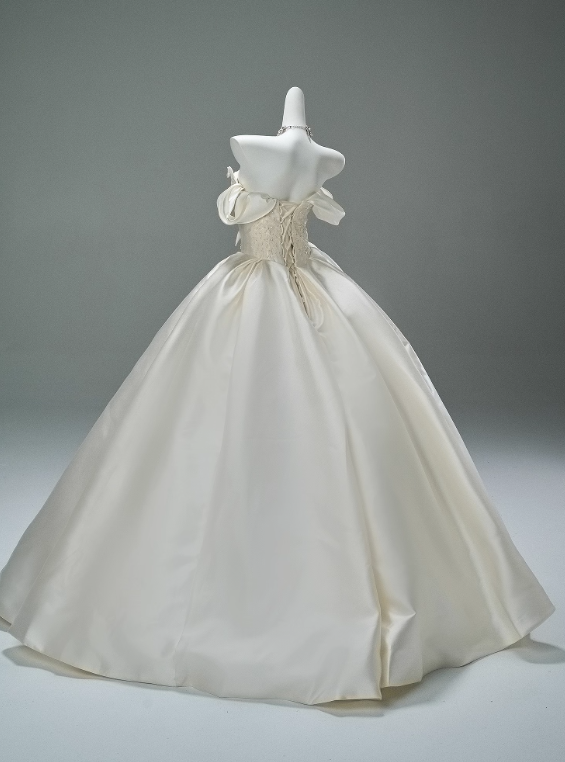 Elegant Prom Dress White Sweetheart Pleated Ball Gown Wedding Dress Evening Dresses Masquerade Ball   D2650