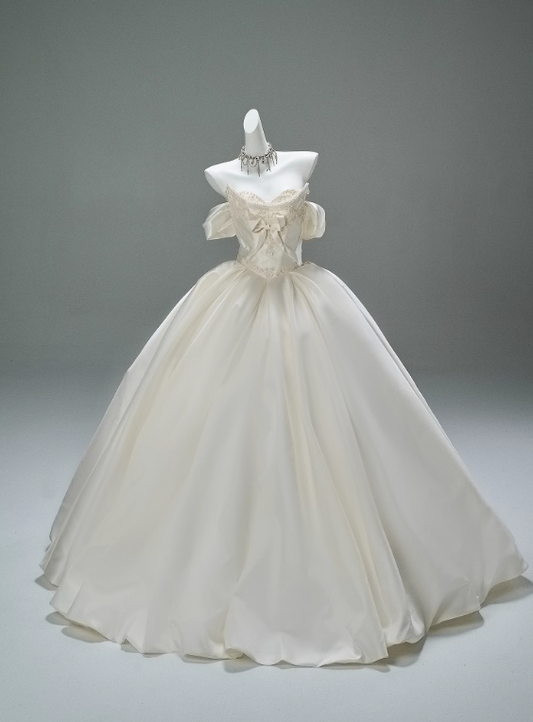 Elegant Prom Dress White Sweetheart Pleated Ball Gown Wedding Dress Evening Dresses Masquerade Ball   D2650