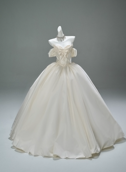 Elegant Prom Dress White Sweetheart Pleated Ball Gown Wedding Dress Evening Dresses Masquerade Ball   D2650