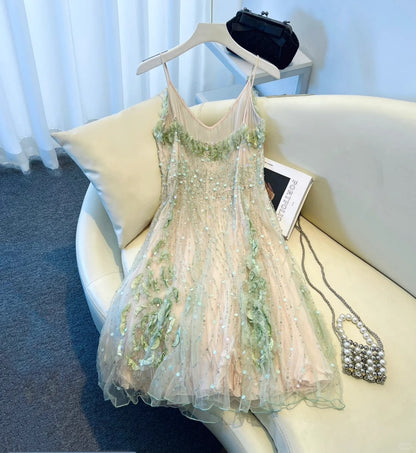 Glänzendes Sommerkleid Spaghettiträger Pailletten Rüschen Kurzes Damenkleid Partykleider D2694