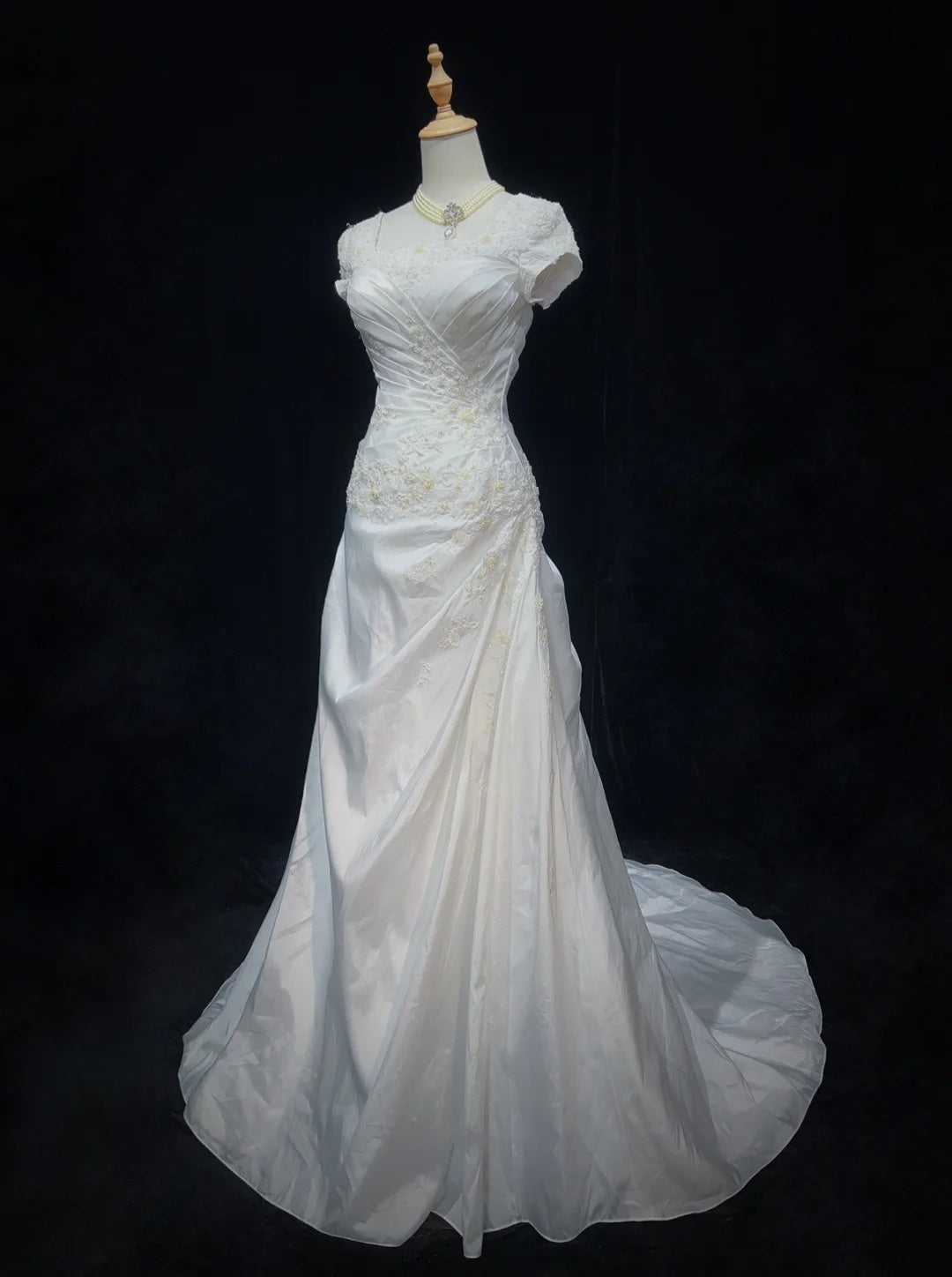 Beauty A-Linie Plissee-Brautkleid mit quadratischem Ausschnitt D2893