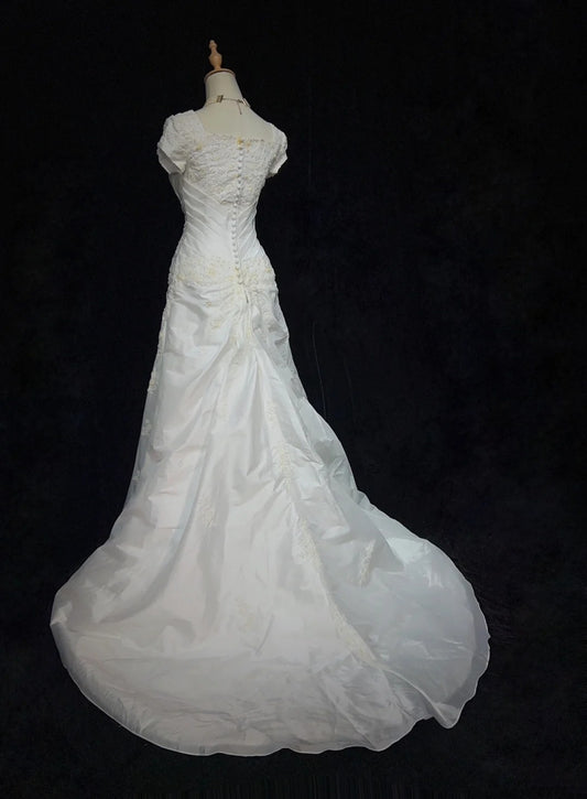 Beauty A-Linie Plissee-Brautkleid mit quadratischem Ausschnitt D2893