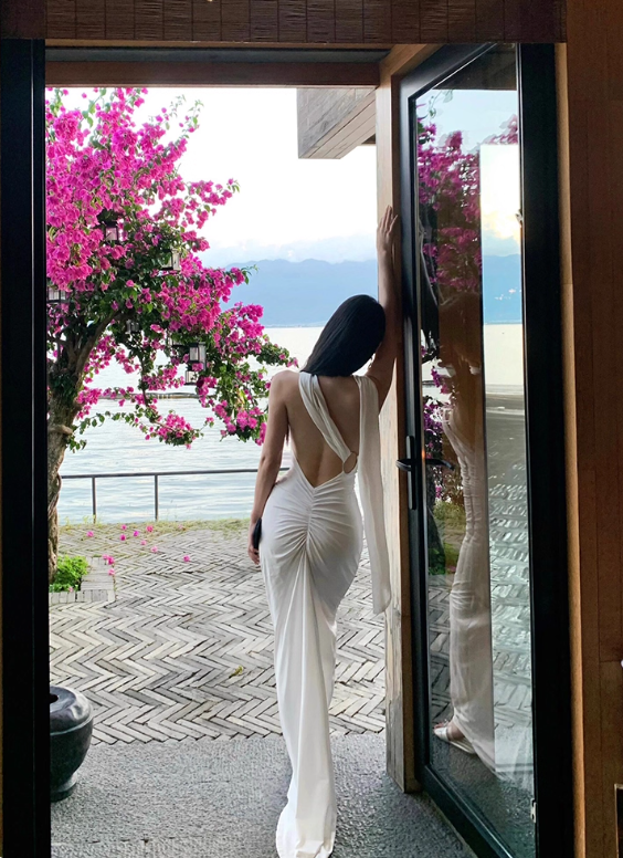 Minimalist Women Dress One Shoulder Fitted Pleated Summer Date Dress Seaside Party Dress    D2958