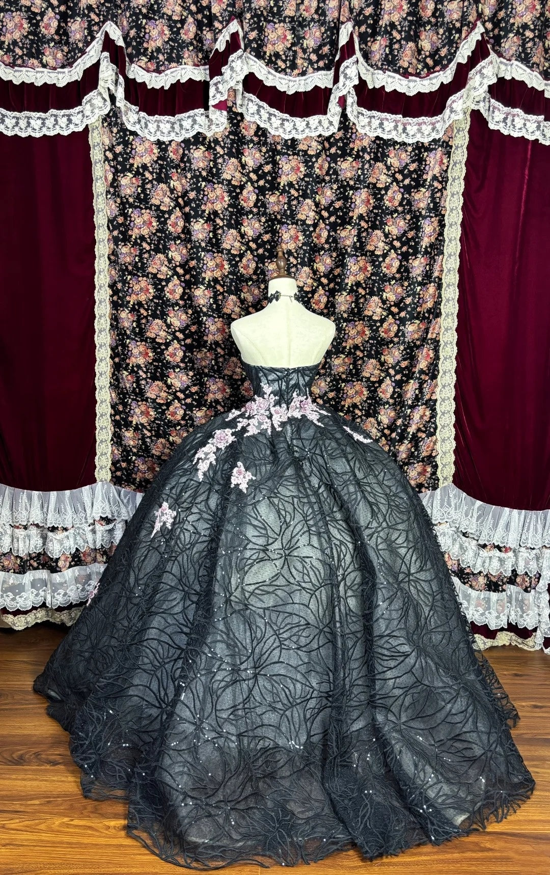Stunning Prom Dress Strapless Embroidered Ball Gown Evening Dress Quinceanera Dress    D3014