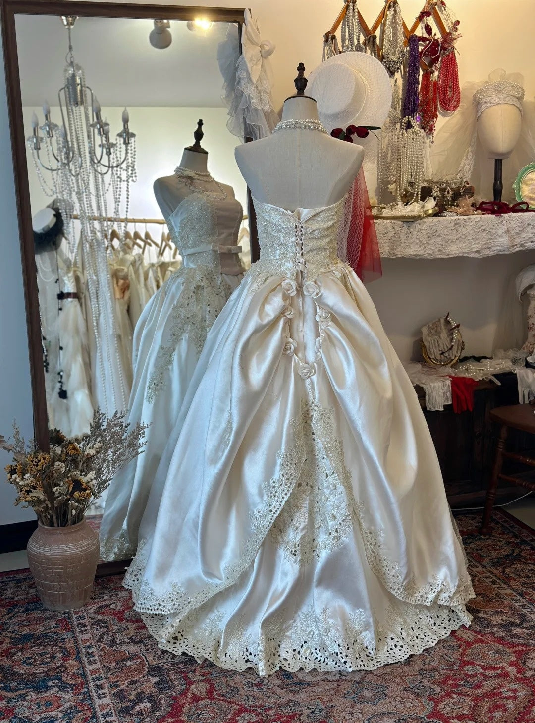 Vintage Strapless Ivory Wedding Gown Wedding Dress D3027