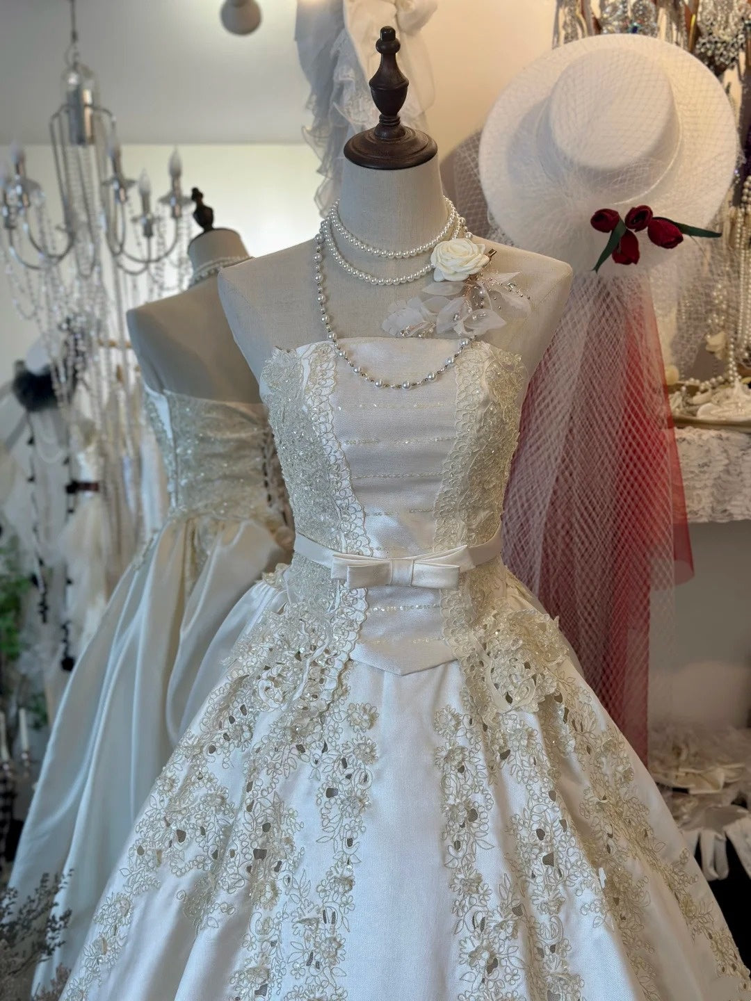Vintage Strapless Ivory Wedding Gown Wedding Dress D3027
