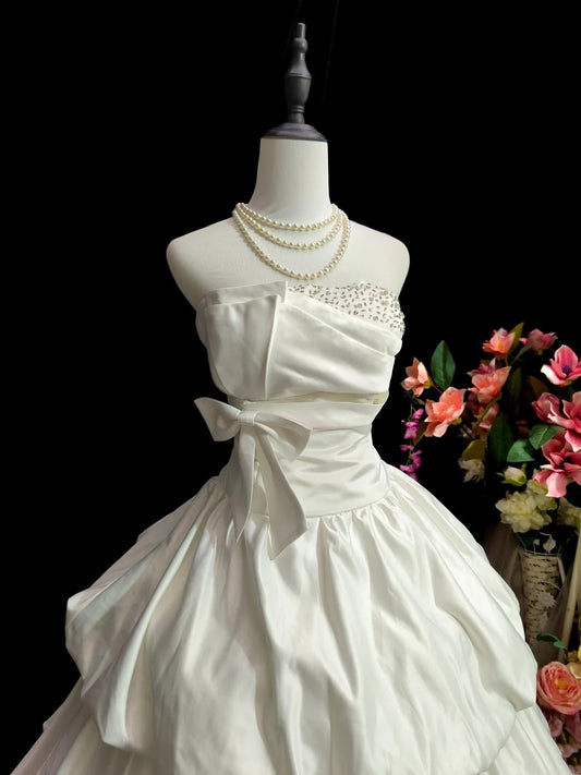Elegant Strapless Pleated Wedding Gown Wedding Dress D3065