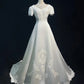 Elegantes weißes A-Linien-Brautkleid mit Rundhalsausschnitt D3094