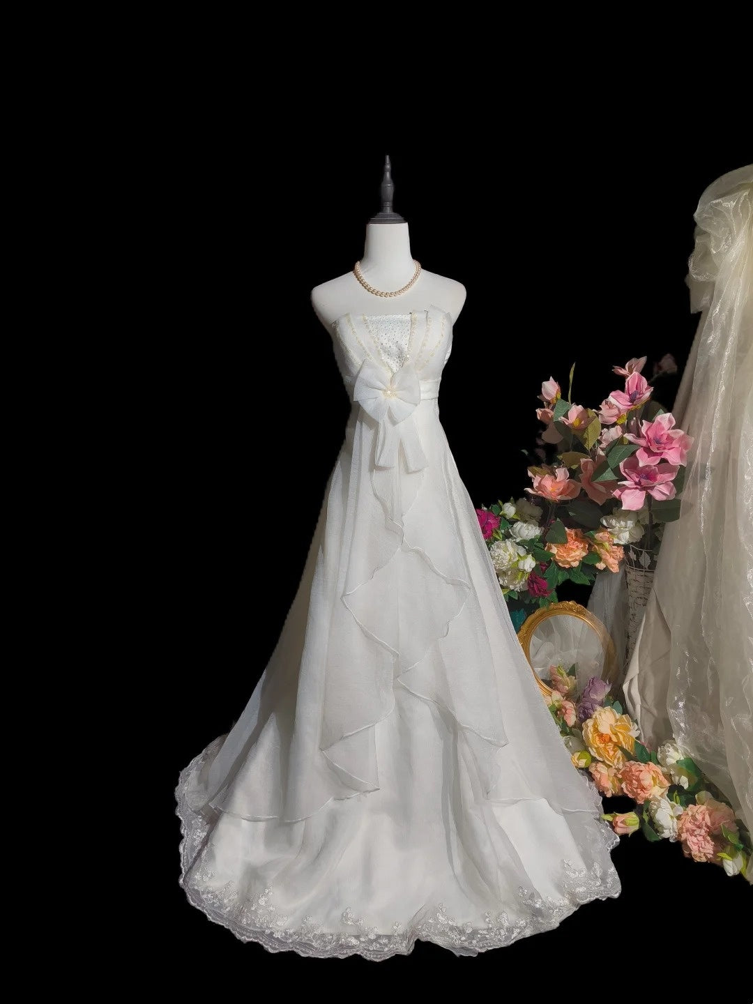 Jolie robe de mariée trapèze bustier à volants D3097