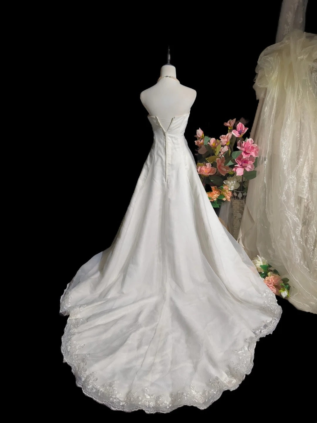 Jolie robe de mariée trapèze bustier à volants D3097