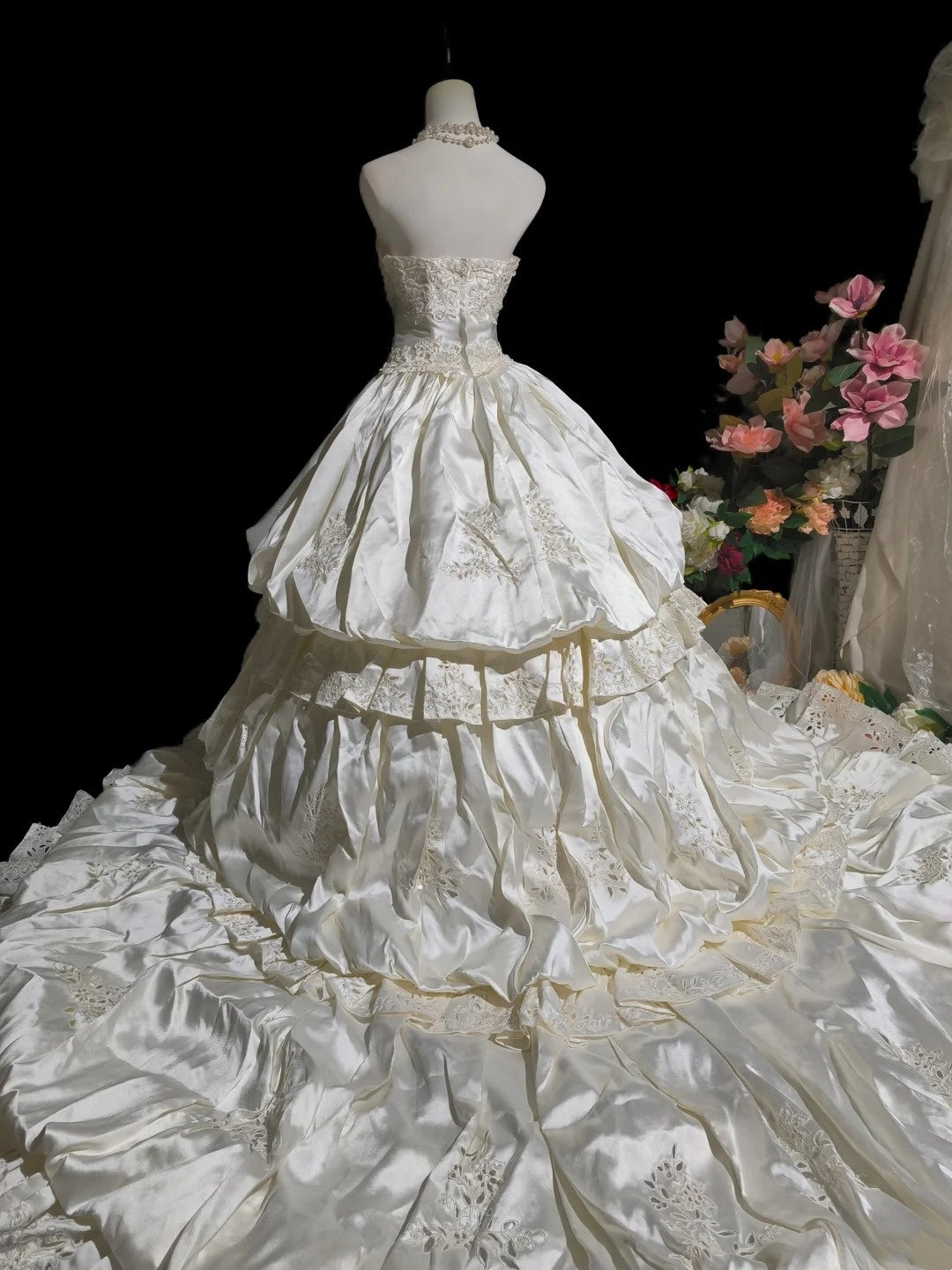 Vintage Strapless Pleated Tiered Wedding Dress  D3098