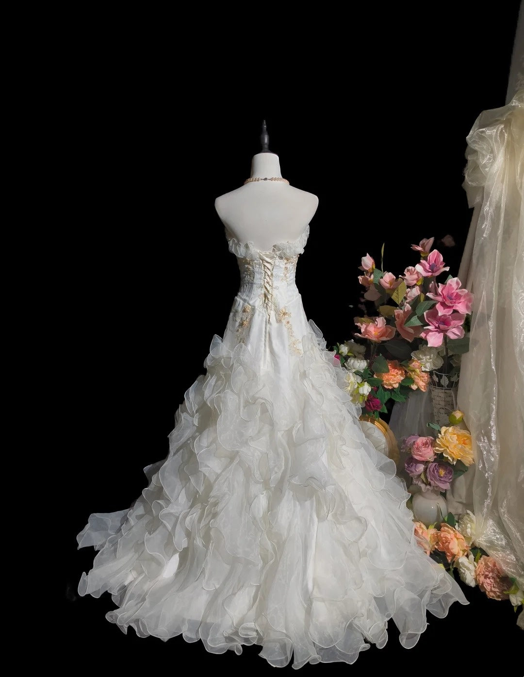 Vintage A Line Strapless Ruffle Wedding Dress  D3099