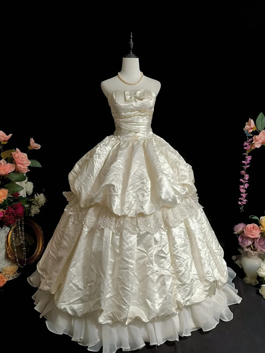 Vintage Strapless Pleated Lace Wedding Dress D3113