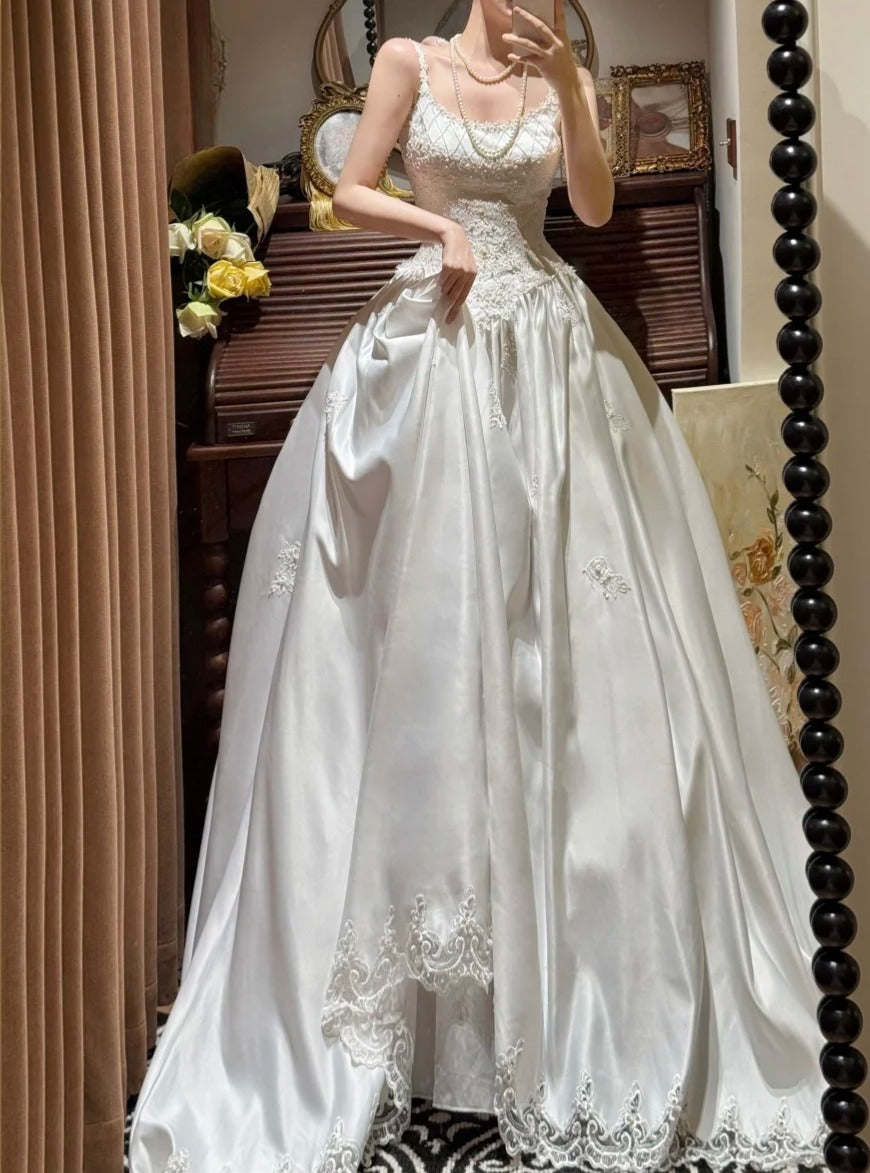 Elegantes Spaghettiträger Plissee Brautkleid D3123