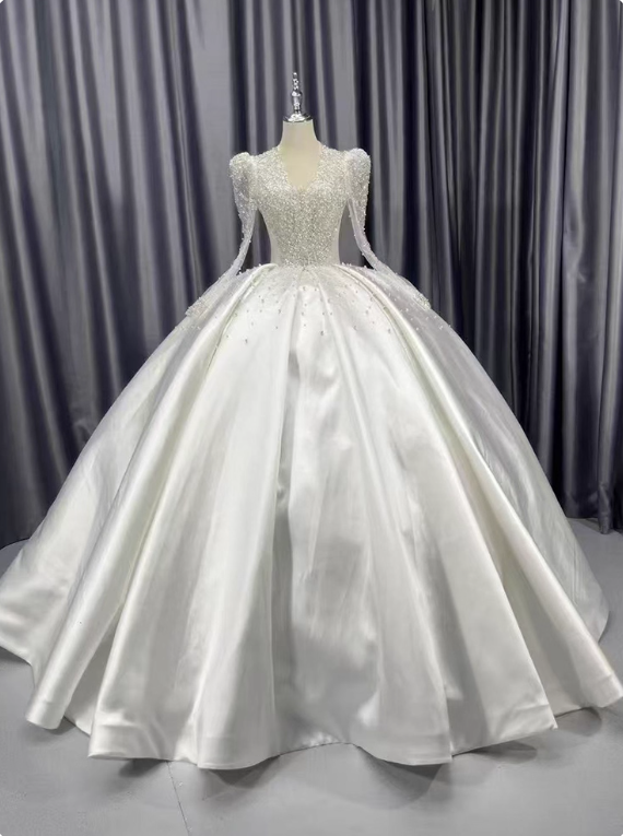 Superbe robe de mariée plissée à col en V et manches longues D3183