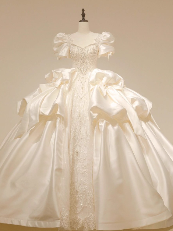 Superbe robe de mariée plissée en cœur D3185