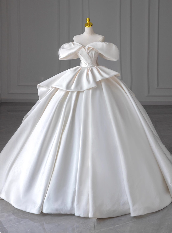 Robe de mariée élégante à épaules dénudées et plissée D3186