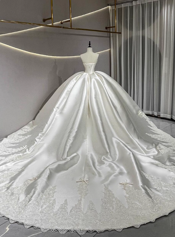 Robe de mariée romantique sans bretelles, robe de mariée plissée D3188