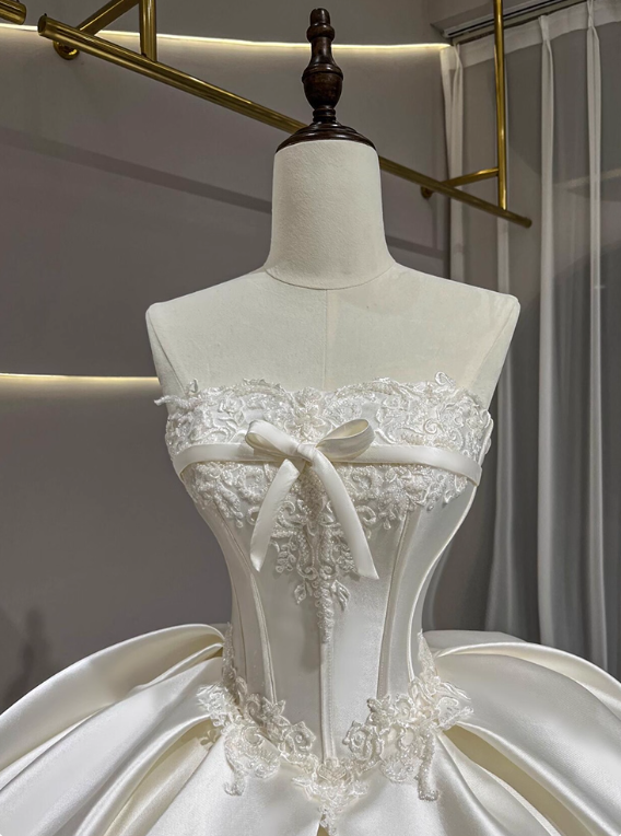 Robe de mariée romantique sans bretelles, robe de mariée plissée D3188