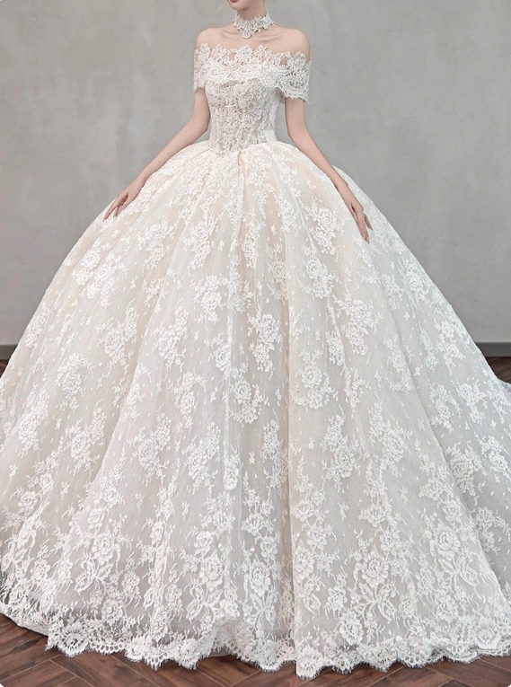 Robe de mariée romantique en dentelle à épaules dénudées D3189