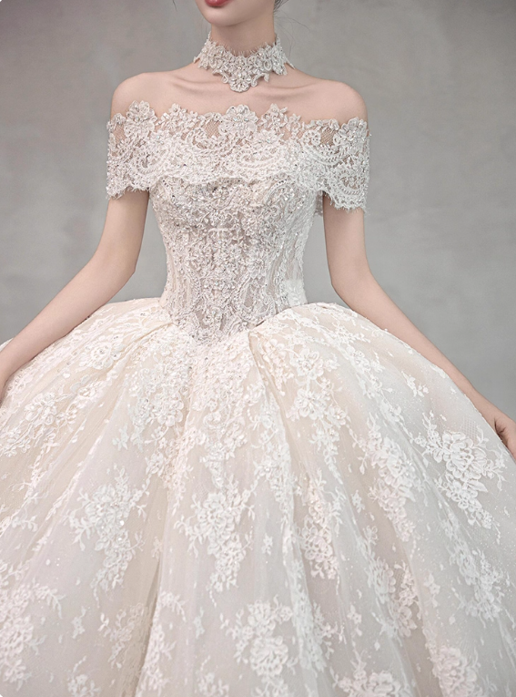 Robe de mariée romantique en dentelle à épaules dénudées D3189