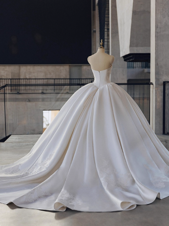 Robe de mariée élégante sans bretelles, robe de mariée plissée D3192