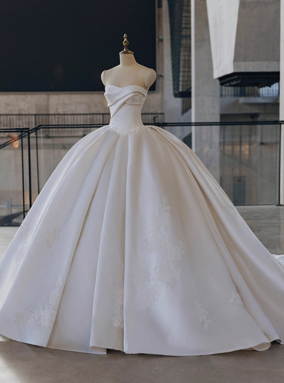 Robe de mariée élégante sans bretelles, robe de mariée plissée D3192