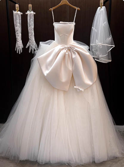 Robe de mariée élégante sans bretelles en tulle plissé D3194