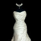 Robe de mariée minimaliste, coupe trapèze, sans bretelles, plissée, D3197