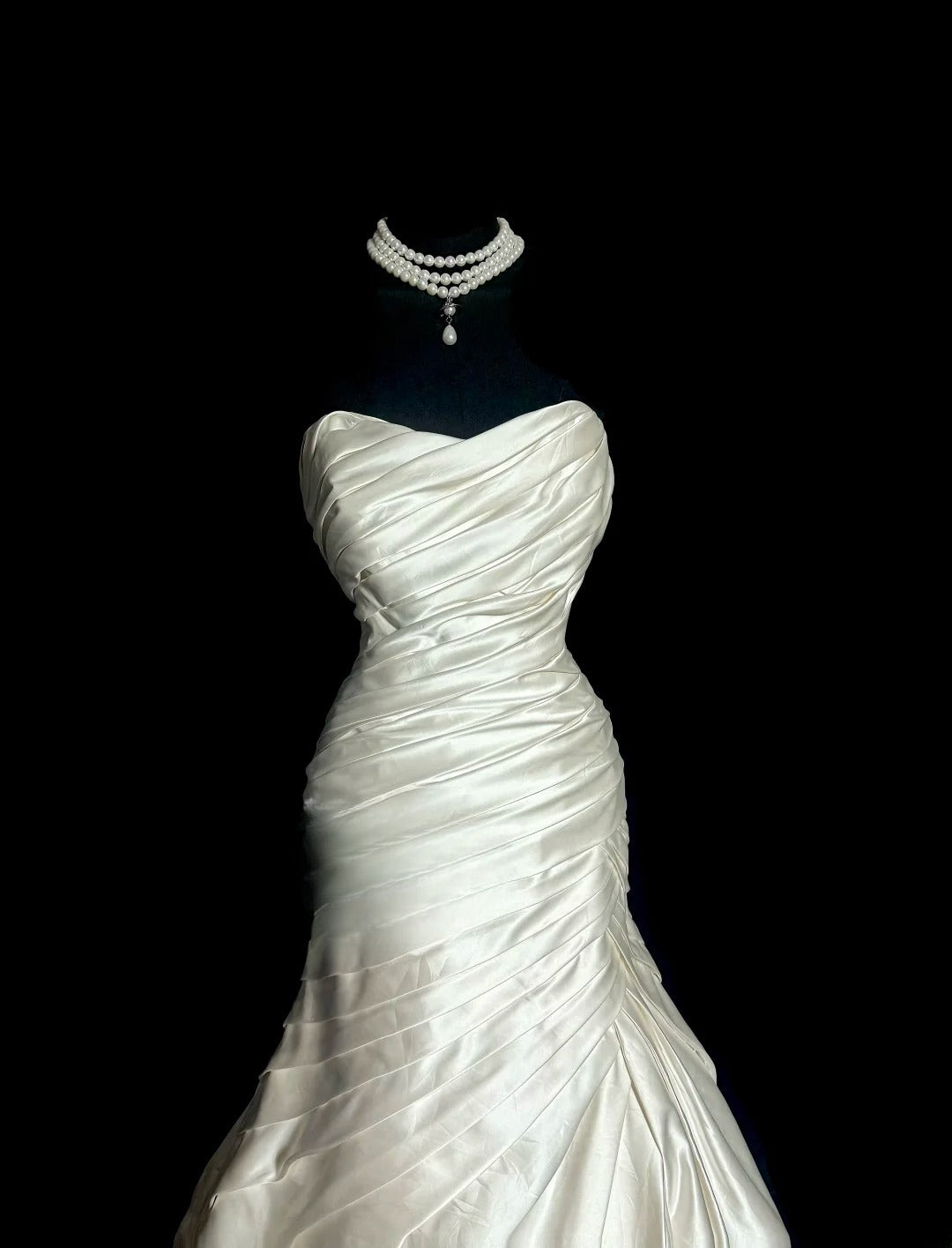 Robe de mariée minimaliste, coupe trapèze, sans bretelles, plissée, D3197