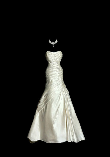 Robe de mariée minimaliste, coupe trapèze, sans bretelles, plissée, D3197