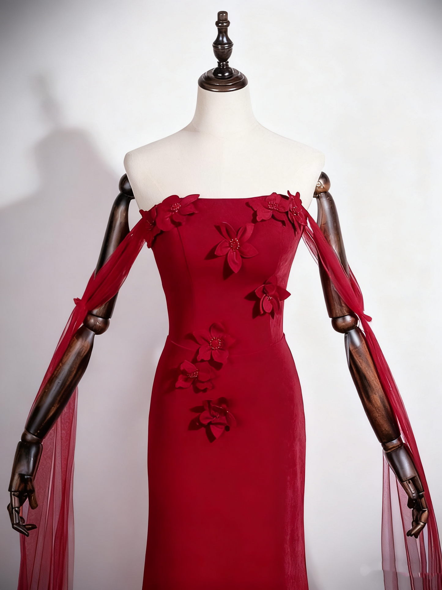 Superbe robe de bal rouge vin, bustier, motif floral, style sirène, D3304