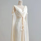 Robe de mariée élégante, coupe trapèze, col en V, plissée, D3388