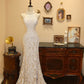 Robe de mariée élégante à col ras du cou et style sirène D3398