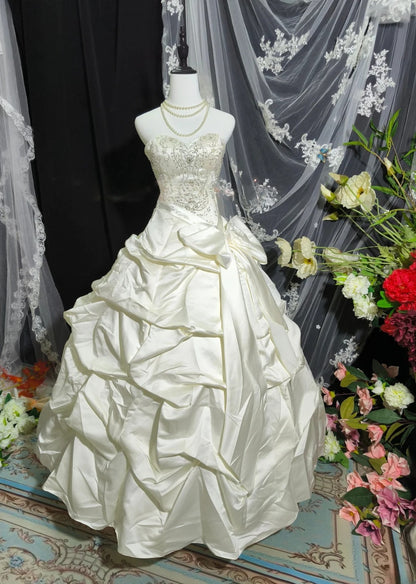 Robe de mariée beauté A-Line, décolleté en cœur, plissée, D3302