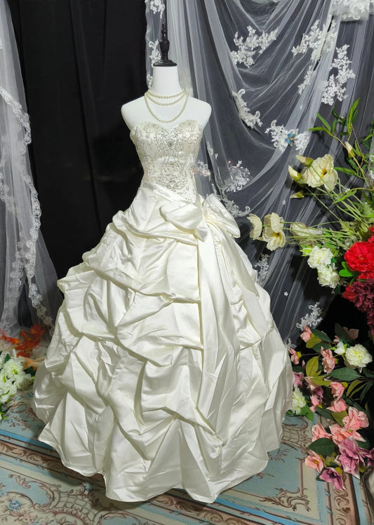 Robe de mariée beauté A-Line, décolleté en cœur, plissée, D3302