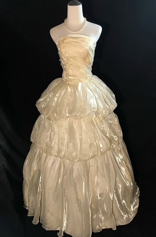 Vintage Wedding Dress Strapless Pleated Wedding Dress   D3523