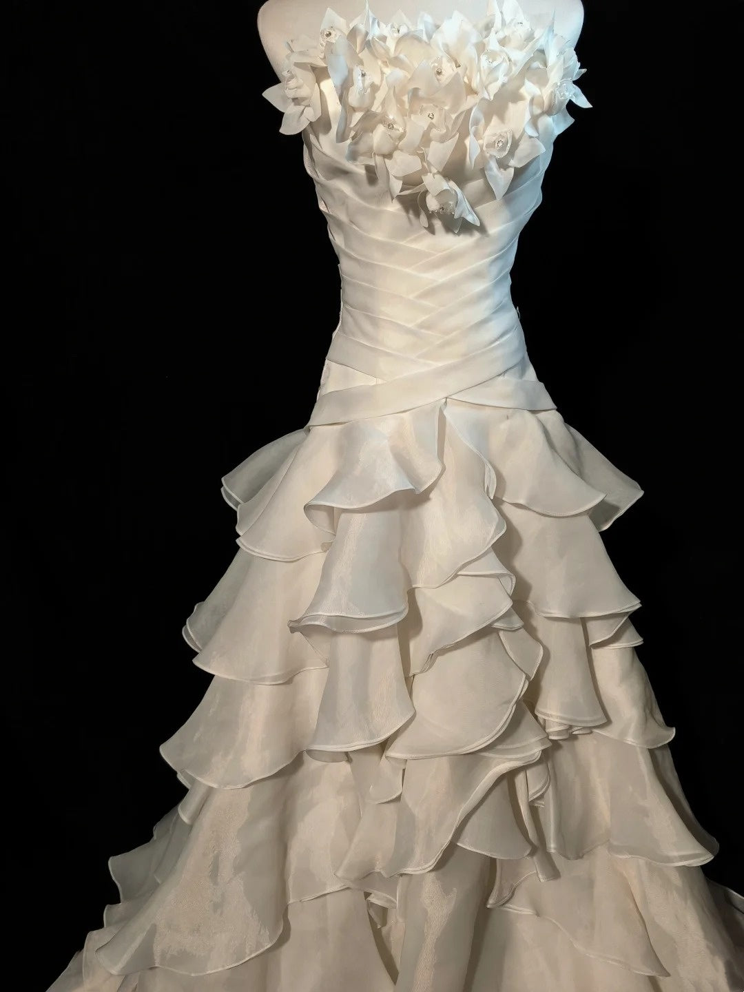 Vintage Wedding Dress Strapless Flower Pleated Ruffle Wedding Dress   D3524