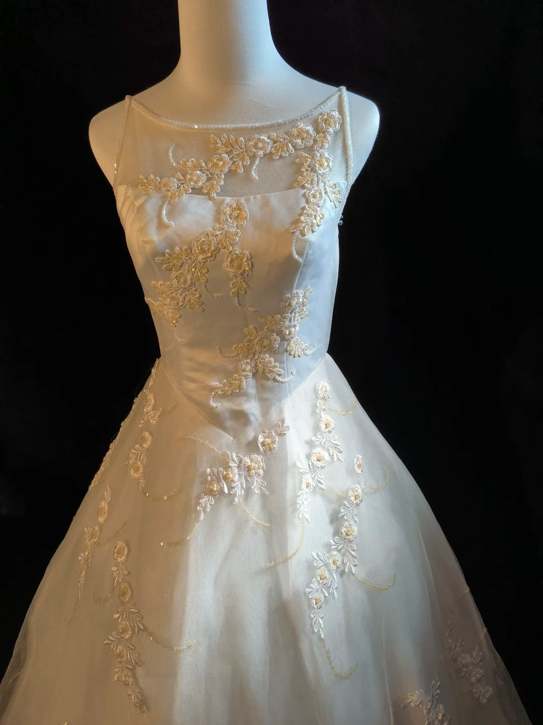 Robe de mariée beauté A-Line, décolleté en cœur, plissée, D3302